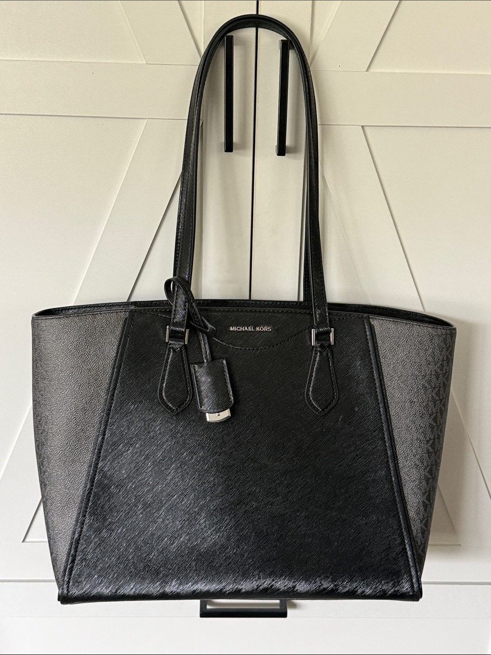 Title:NWT Michael Kors Taryn Gray Monogram Two Tone Black Leather Large Tote Bag